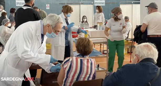 Oggi e domani la vaccinazione dei cittadini residenti ad Alghero con 80 anni e più
