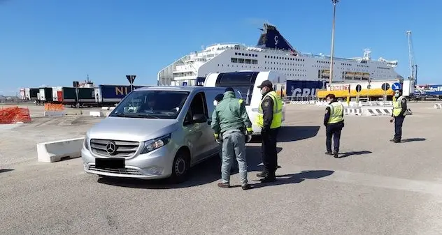 Controlli in porti e aeroporti: oltre mille fra Pasqua e Pasquetta, 3 le contestazioni