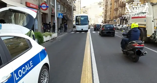 Cagliari. Bus investe pedone in via Bacaredda