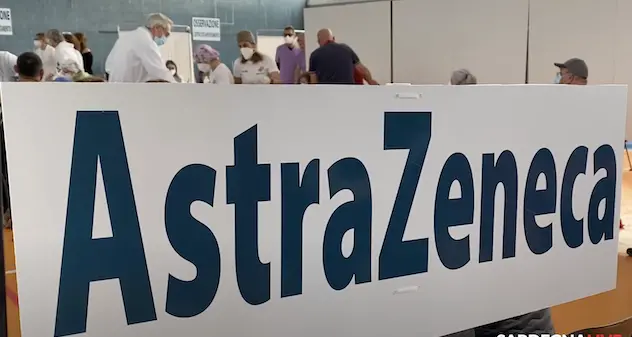 AstraZeneca e trombosi rare, Ema: \"Possibile legame con vaccino\"