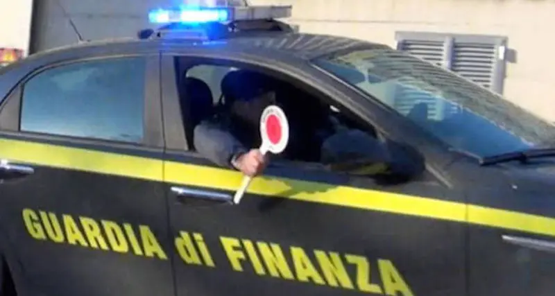 Pranzo con 40 persone tra cui politici, dirigenti e funzionari regionali: scatta il blitz della Guardia di finanza