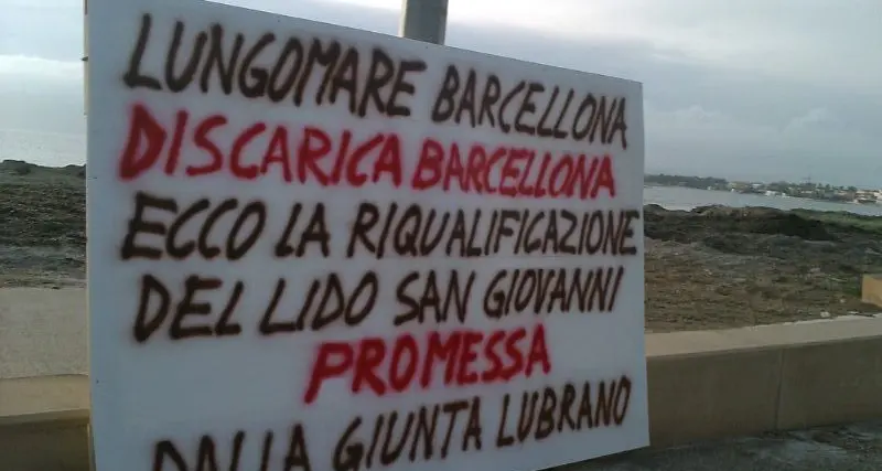 Alghero, mega cartello contro il sindaco Lubrano