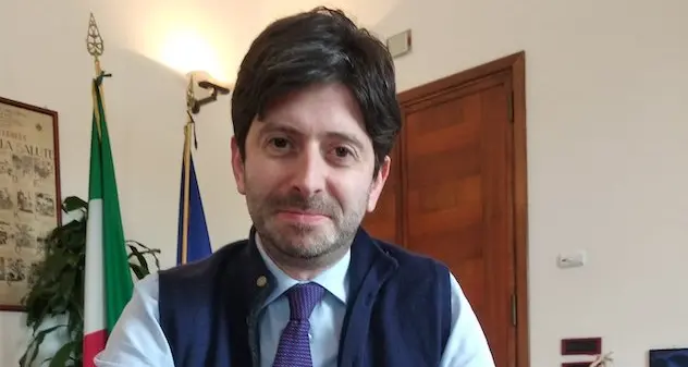 Il ministro Speranza sulle riaperture: \"Bruciare le tappe un errore, la Sardegna è l'esempio\"