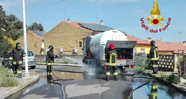 Sant'Antioco. Autocisterna perde gas, intervengono Vigili del Fuoco