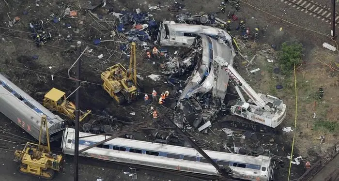 Giuseppe aveva perso l'aereo, non doveva prendere il treno. \"Una tragica fatalità che gli è costata la vita\"