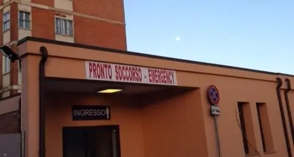 70enne si getta dal 12° piano dell'Ospedale S. Francesco: morto