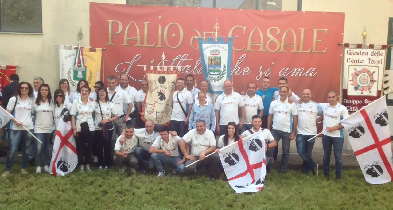 Ollolai trionfa al Palio del Casale di Camposano. Valentino Bussu in sella a CentoLire taglia per primo il traguardo e conquista il titolo