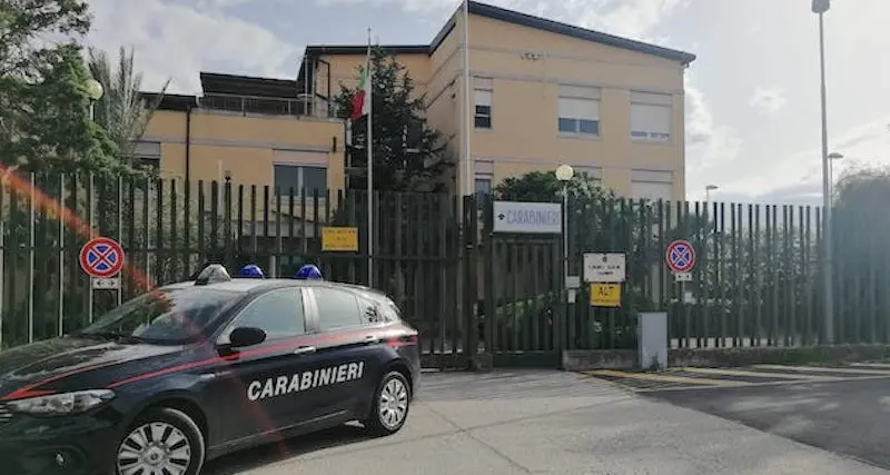 Occupano casa di una donna: denunciati 3 giovani per violazione di domicilio a Monserrato