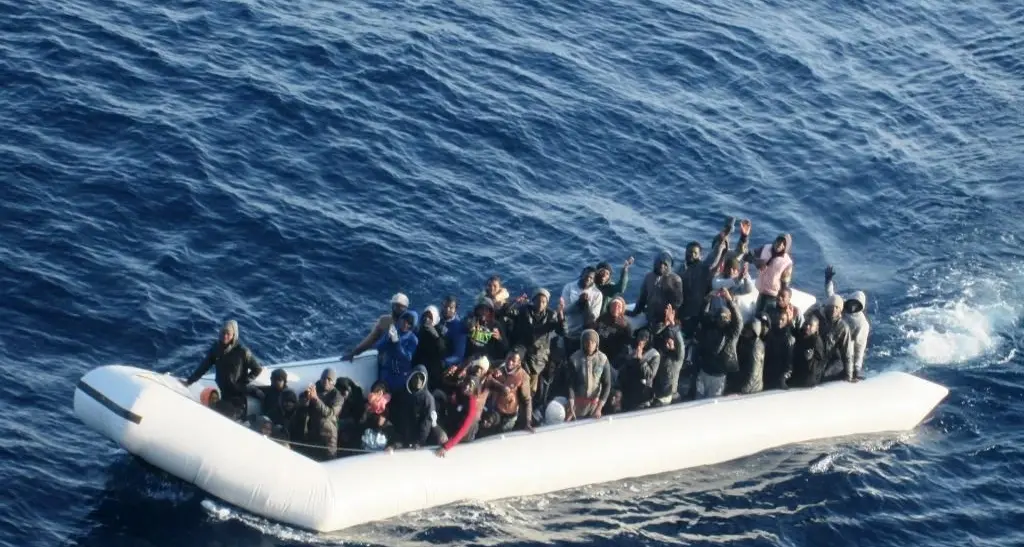 Nuovo sbarco di migranti: individuato barchino al largo di Capo Teulada