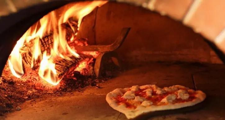 Incidente sul lavoro, pizzaiolo rischia di perdere un braccio