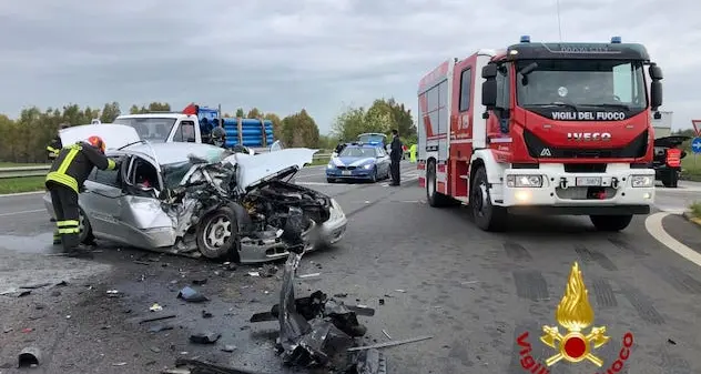 Nuraminis. Auto tampona un pullman sulla 131: un ferito grave