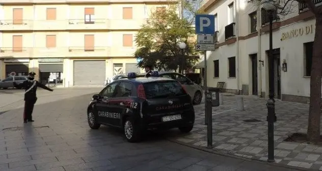 San Gavino. Autista perde controllo del pullman e va a sbattere contro auto