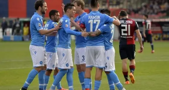 Il Cagliari alla deriva sconfitto dal Napoli 3-0