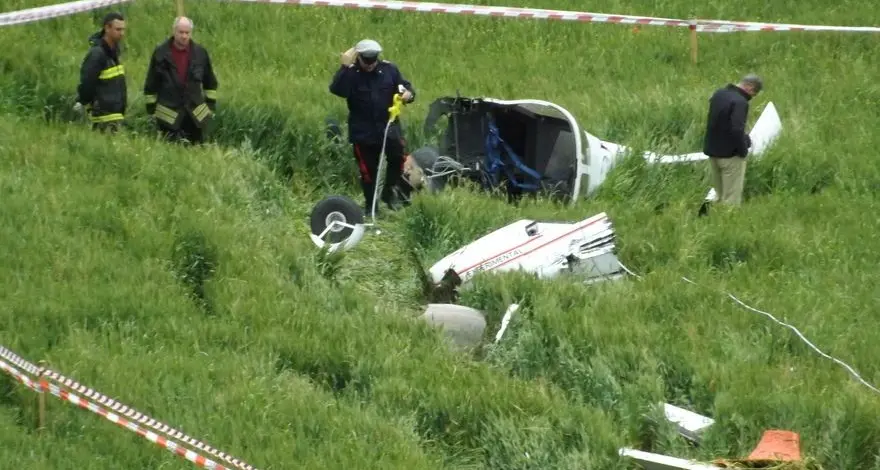 Ultraleggero precipitato a Pavullo nel Frignano, la vittima è un 67 originario della Sardegna