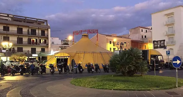 Circo in Piazza Sulis: pioggia di polemiche. Forza Italia: \"Pavimenti e immagine rovinati\"