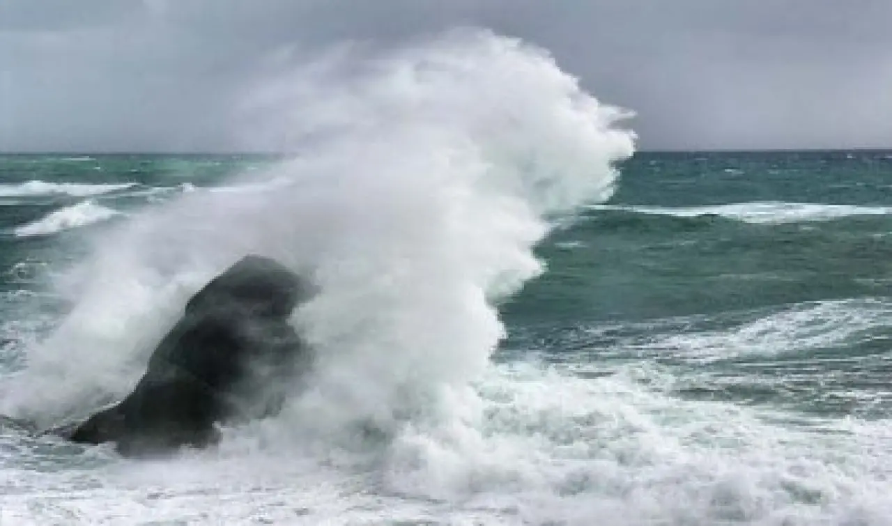 Sardegna sferzata dal vento: centinaia le chiamate ai Vigili del Fuoco