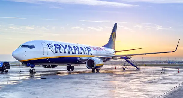 Ryanair. Novità sui bagagli a mano: dal 1° novembre si potrà portare a bordo una sola borsa