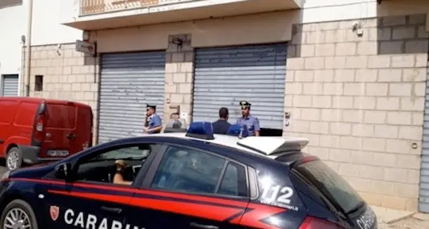 Rapina in un'armeria a Orotelli: proprietario minacciato e rinchiuso in un magazzino. E' caccia ai malviventi