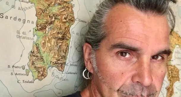 Piero Pelù, la Sardegna e il messaggio contro i poligoni militari