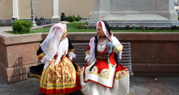 Entra nel vivo l'estate oristanese: musica e danze fra la città e Torregrande