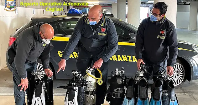 Pescavano nell'area marina protetta del Sinis: denunciati 2 sub