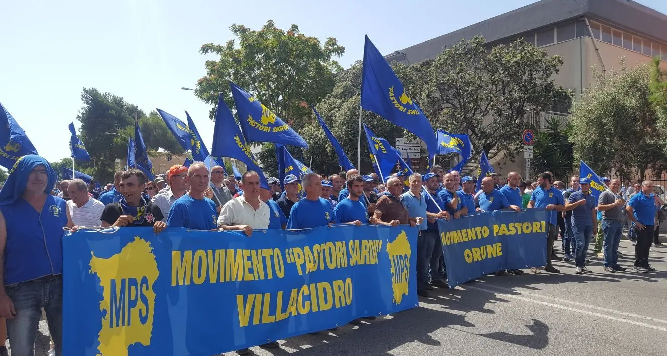 Protesta dei pastori sardi: convocato vertice per martedì mattina. La Giunta si è impegnata a trovare 35 milioni di euro