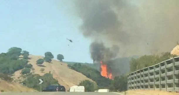 Incendio nelle campagne tra Austis e Neoneli