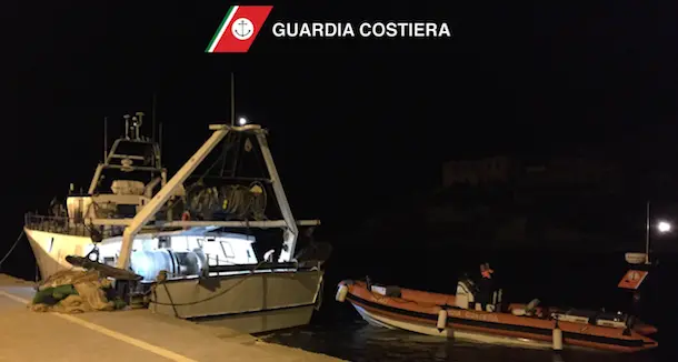 Pesca a strascico all'interno dell'area di ripopolamento dell'aragosta: multato di 4mila euro