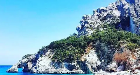 Foto di Cala Goloritzè spacciata per Porto Cervo? Il sindaco di Baunei scrive a Flavio Briatore