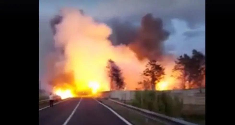 Incendio minaccia alcuni edifici e tralicci dell'alta tensione a Chilivani | VIDEO