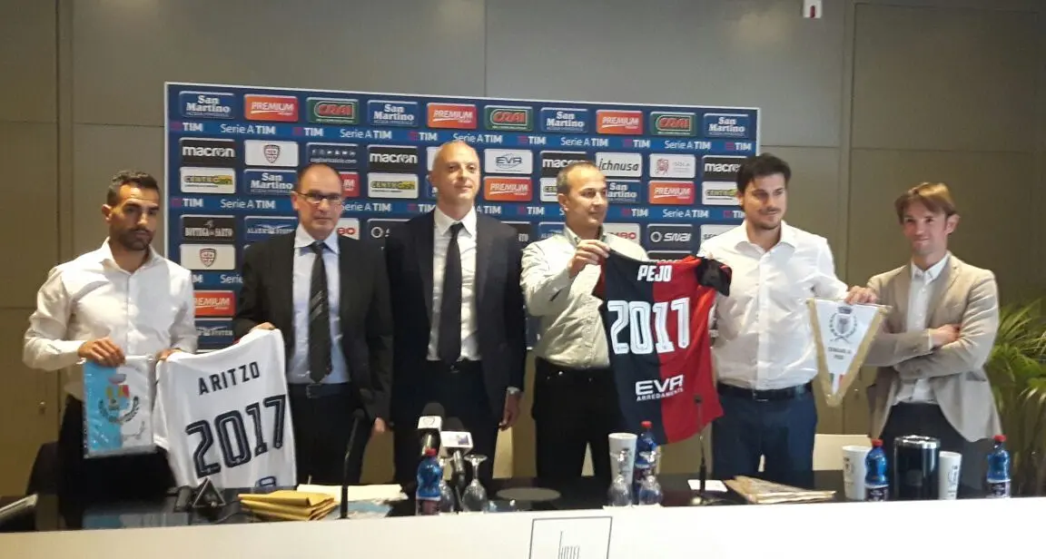 Cagliari calcio, oggi riprende la preparazione. Sul mercato caccia al terzino destro