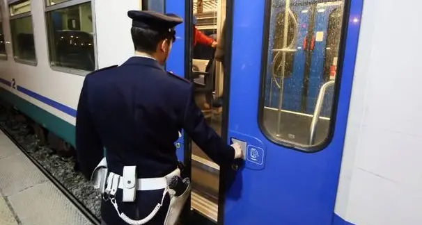 Capotreno aggredita mentre controllava i biglietti, interviene la CISL: \"Ha un certificato per infortunio sul lavoro\"