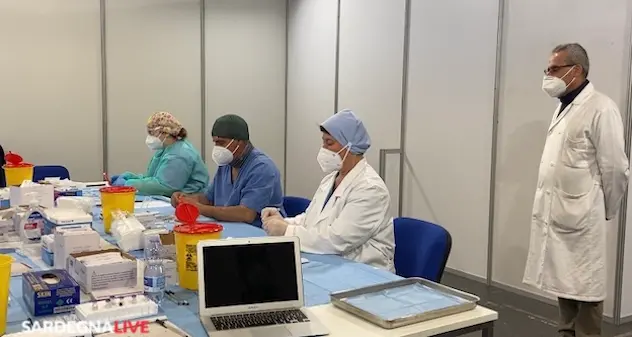 Certificato vaccinale, Figliuolo: “Sarà data la possibilità ai cittadini di muoversi liberamente in tutta Italia”