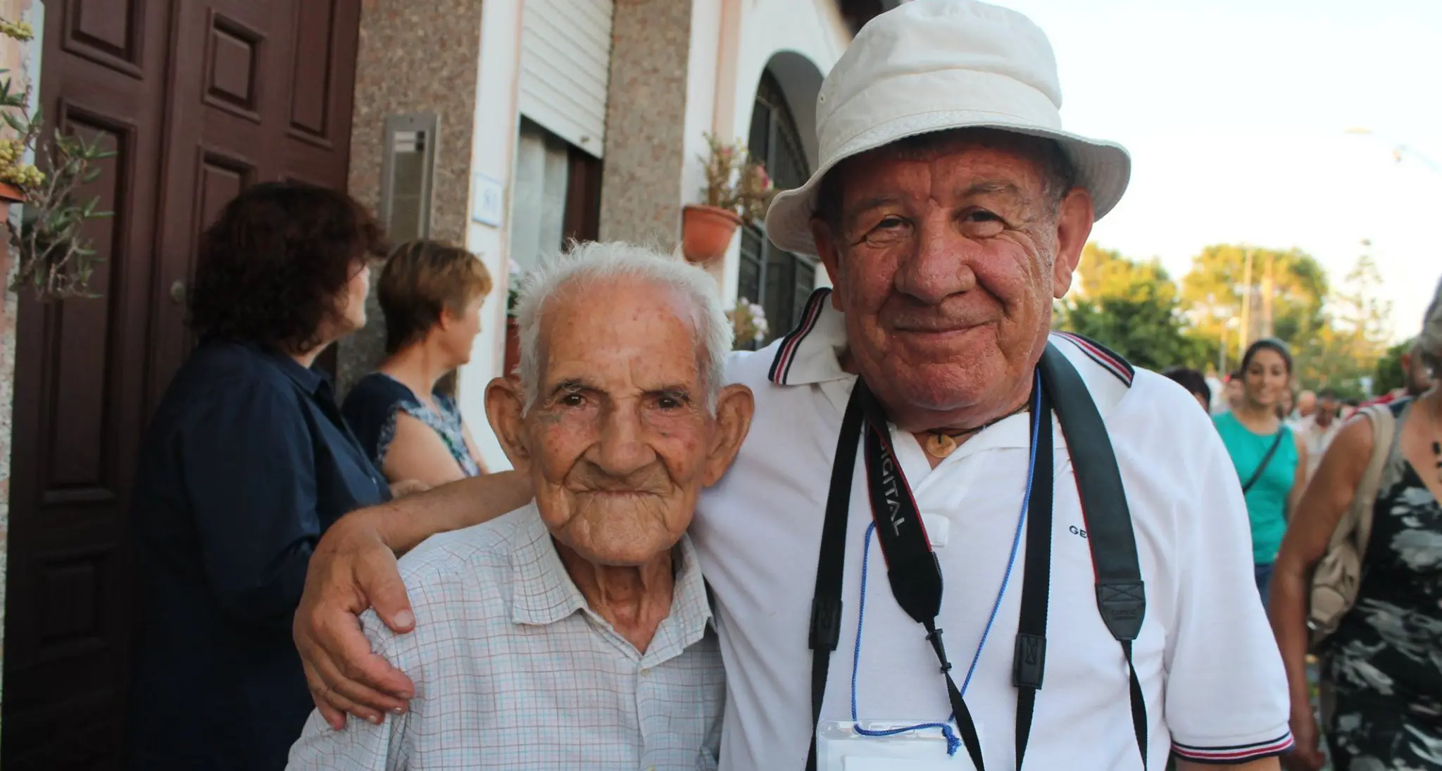 Tra i sentieri della Sardegna alla scoperta dei centenari con Pierino Vargiu