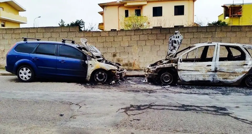 Auto al rogo nel cagliaritano. Perché succede e quali possibili soluzioni?