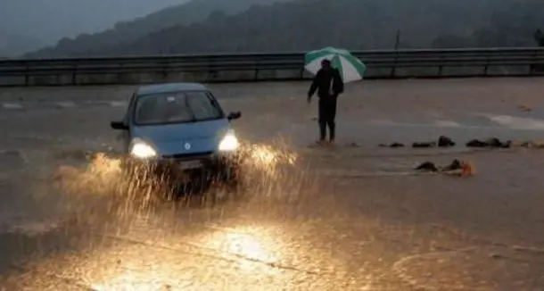 Sardegna sotto la pioggia, case evacuate e situazione d'allarme nelle dighe