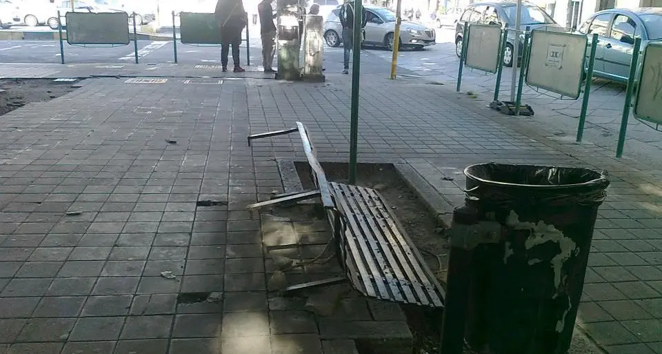 Il degrado di Piazza Matteotti nelle foto di un nostro lettore