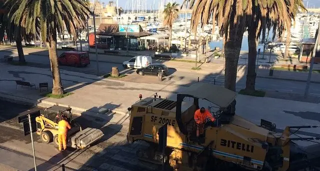 Nuovo asfalto. Chiuso al traffico il Lungomare Barcellona