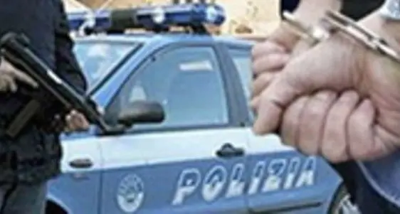 Droga nascosta negli slip: arrestato 22enne