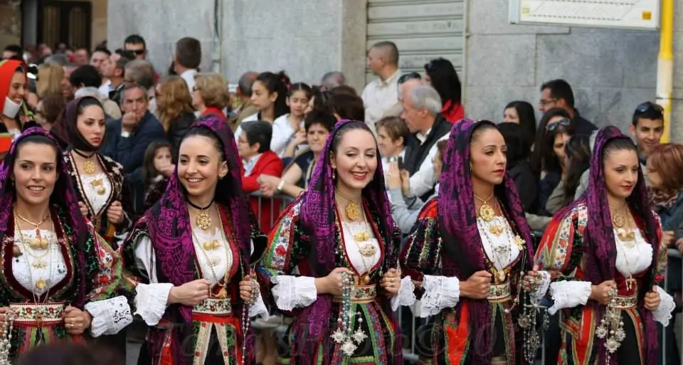 Feminas de Sardigna - poesia di Lussorio Cambiganu per la festa della donna