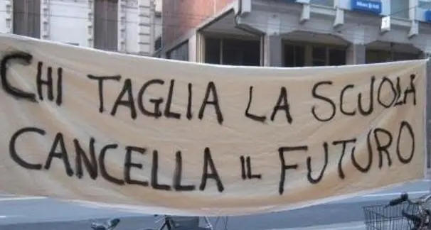 Manifestazione di protesta per la difesa dell'autonomia scolastica