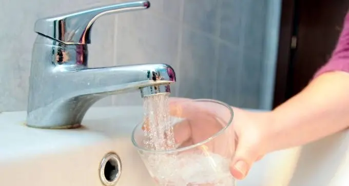 L'acqua distribuita dalla rete pubblica cittadina non è potabile, il sindaco Bianchi emette un'ordinanza