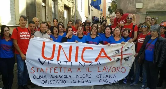 Settore tessile della Sardegna centrale in agonia, 800 lavoratori senza sussidi