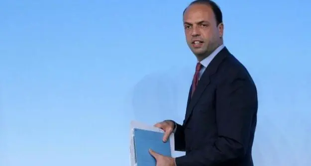 Il ministro dell'Interno Alfano è arrivato in Sardegna