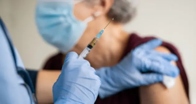 Vaccini. Gli over 80 possono presentarsi senza prenotazione