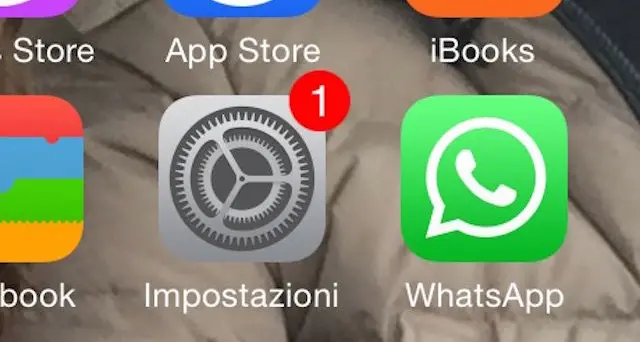 Utilizza una foto sexy della ex su WhatsApp: denunciato 21enne