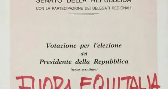 Terza votazione. Il deputato Mauro Pili pubblica la sua scheda con la scritta: \"Fuori Equitalia dalla Sardegna”
