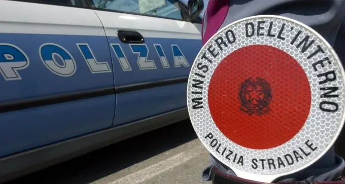 Arrestato ragazzo di 27 anni trovato con fucile e divise della Polizia municipale