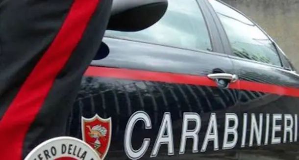 Ambulanti aggrediscono i Carabinieri, arrestati