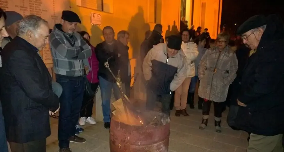 Continua il presidio dei cittadini nel Comune di Villacidro. \"Chiarezza o inaspriremo la protesta\"